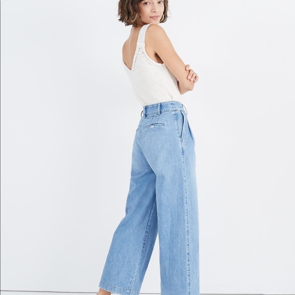 Pleated Wide-Leg Jeans in Kinnon Wash - Picture 2 of 5